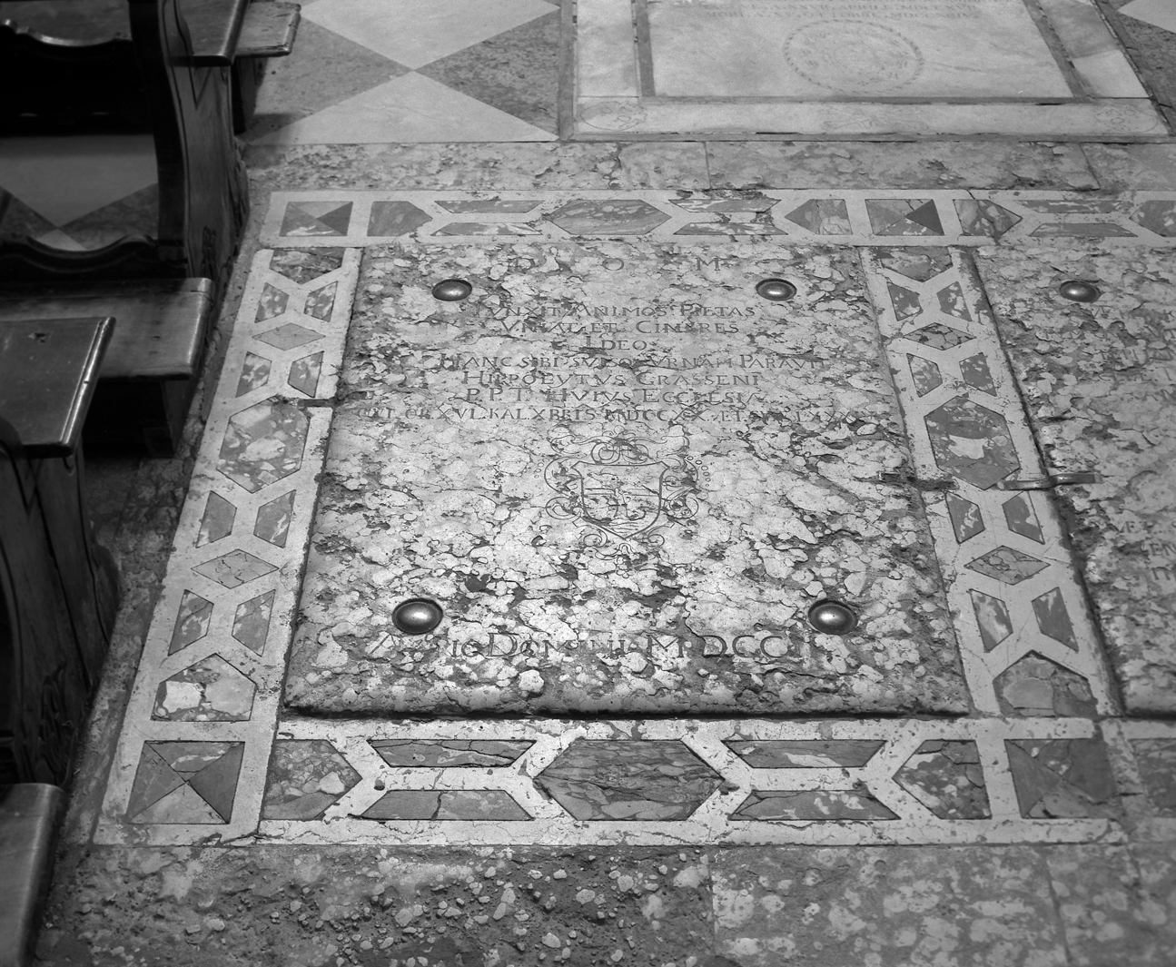 lapide tombale - ambito veneto (sec. XVIII)