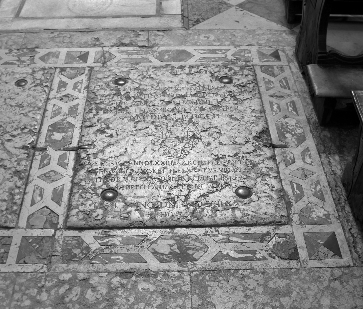 lapide tombale - ambito veneto (sec. XVIII)