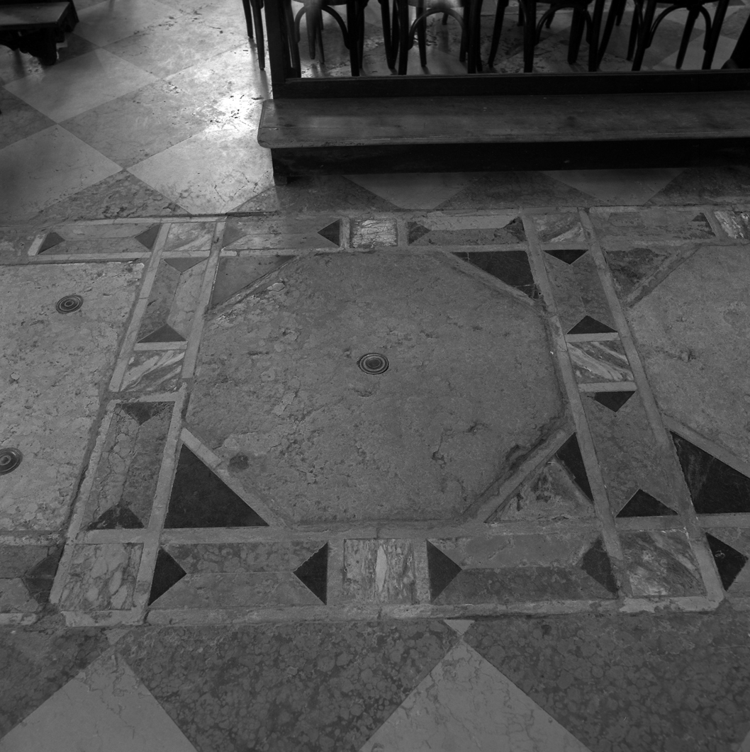 lapide tombale - ambito veneto (sec. XVIII)