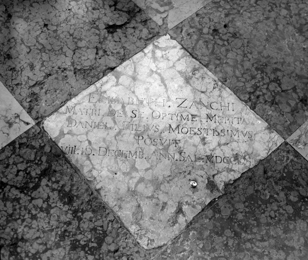 lapide tombale - ambito veneto (sec. XVIII)