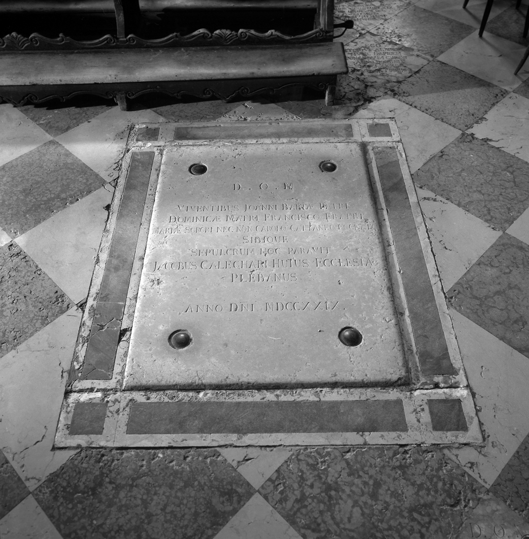 lapide tombale - ambito veneto (sec. XVIII)