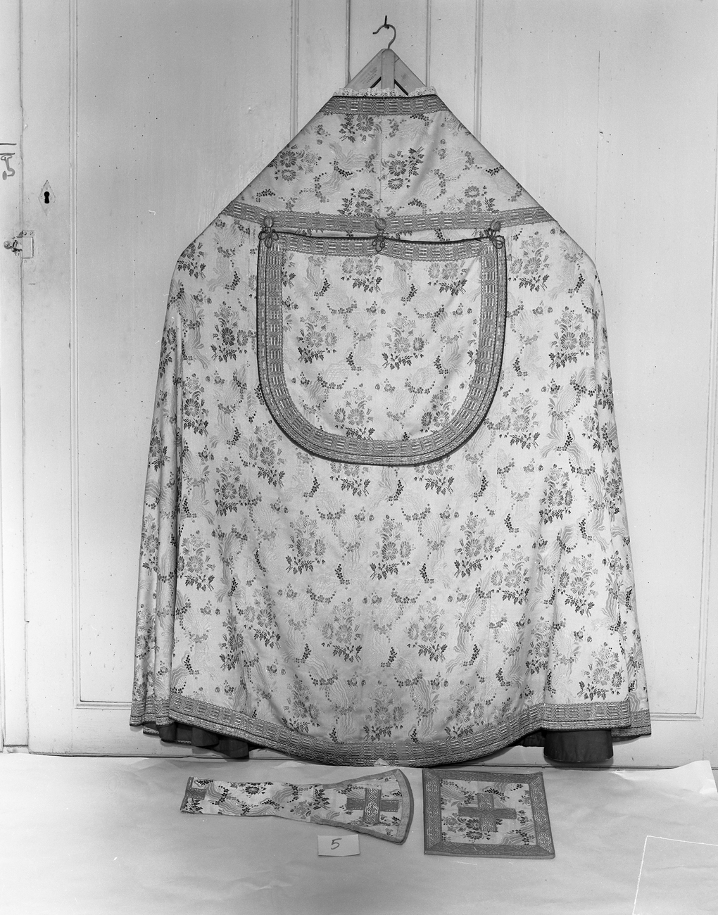 paramento liturgico, insieme - manifattura italiana (fine/inizio secc. XIX/ XX)