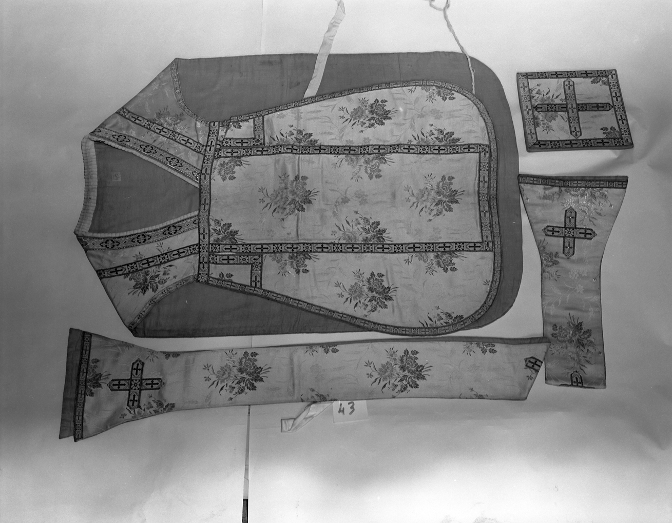 paramento liturgico, insieme - manifattura italiana (seconda metà sec. XIX)