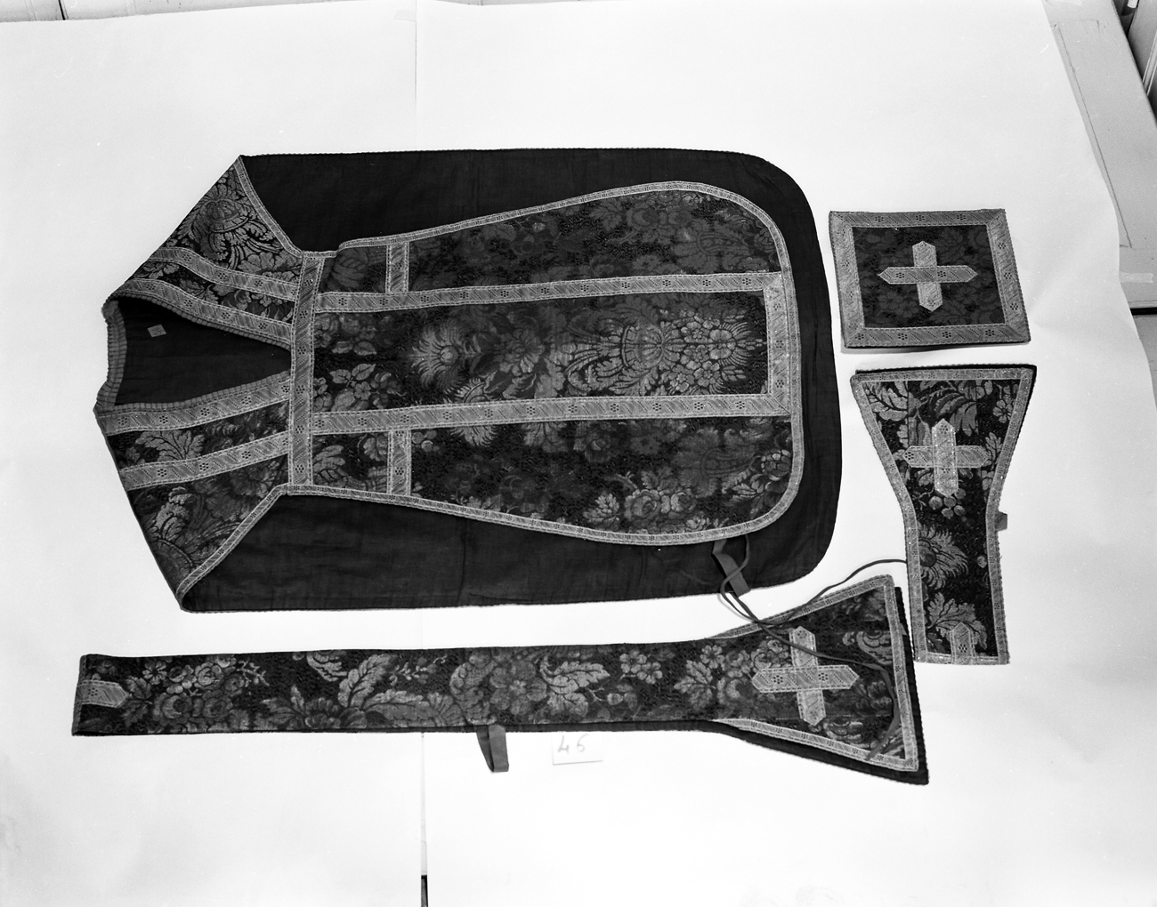 paramento liturgico - manifattura italiana (seconda metà sec. XIX)