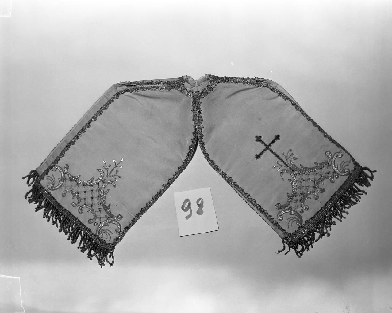 conopeo di pisside - manifattura italiana (seconda metà sec. XIX)