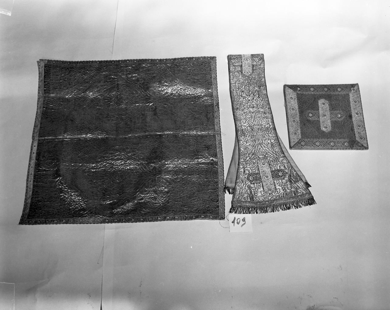 paramento liturgico, insieme - manifattura italiana (prima metà sec. XX)