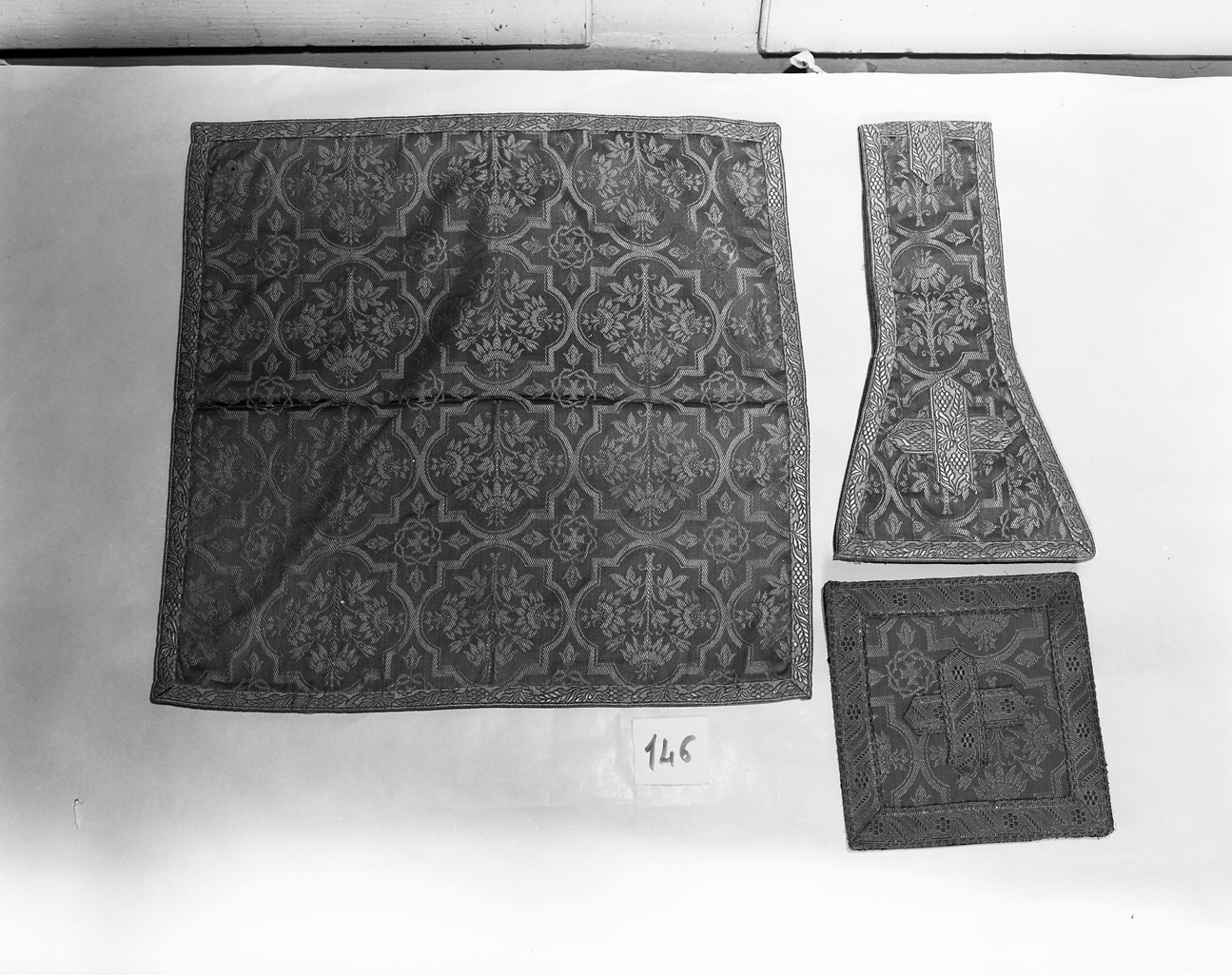 paramento liturgico, insieme - manifattura italiana (prima metà sec. XX)