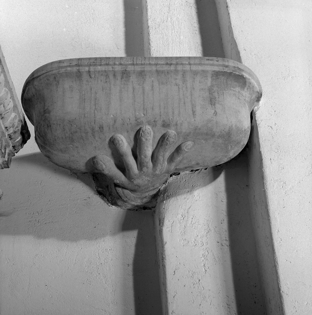 acquasantiera da parete - ambito veneziano (sec. XVII)