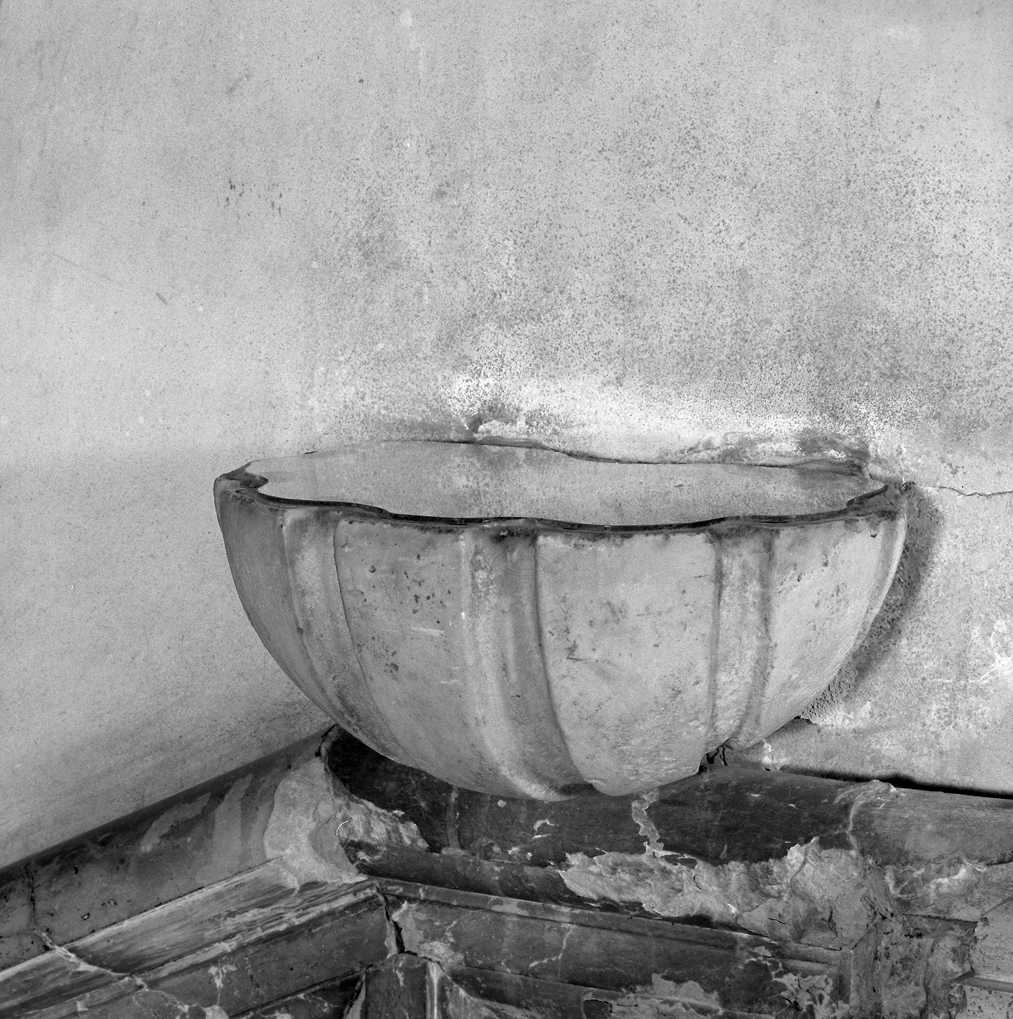 acquasantiera da parete - ambito veneziano (sec. XV)