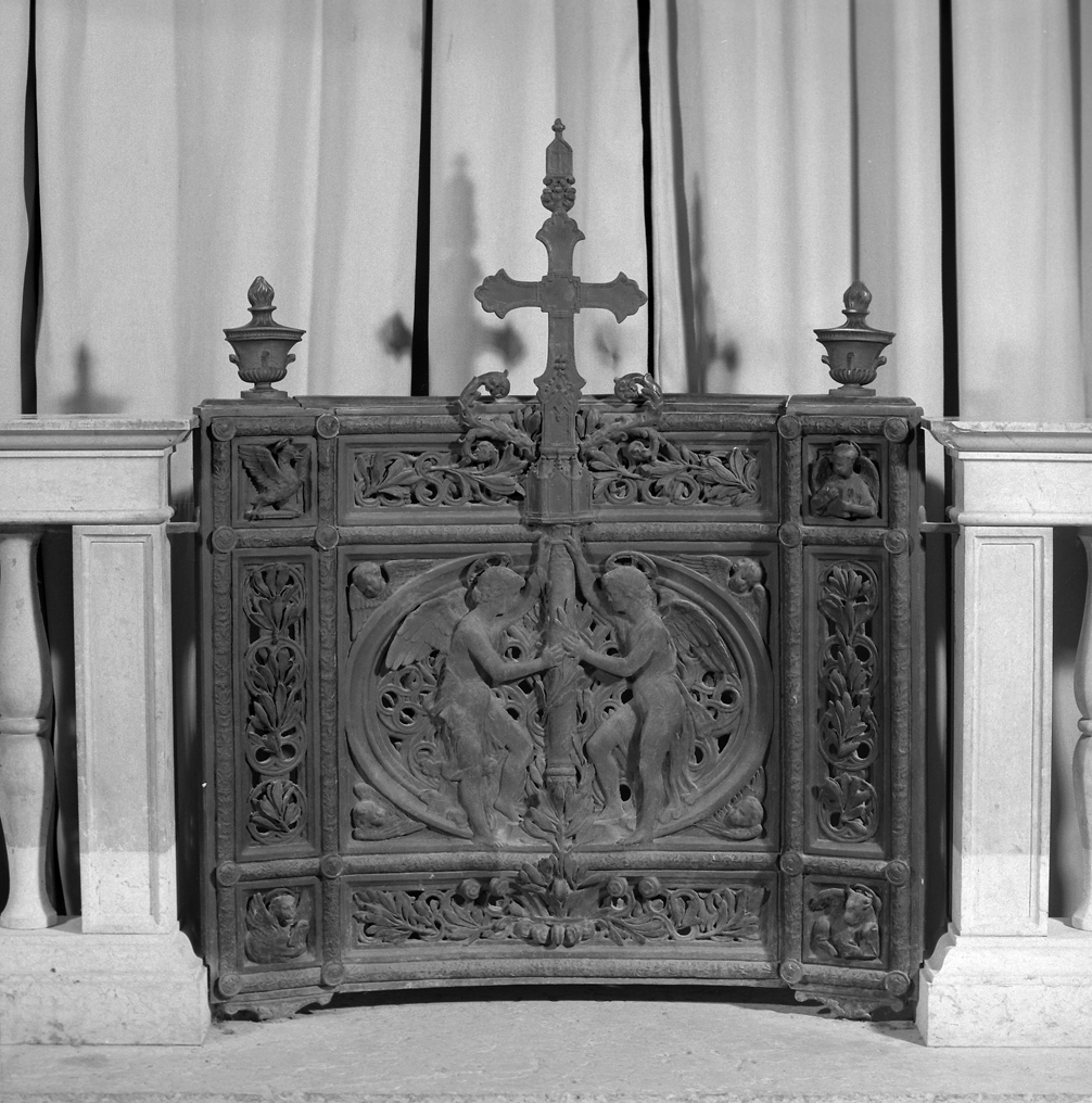 angeli sorreggenti la croce (cancello di balaustrata) - ambito veneziano (sec. XV)