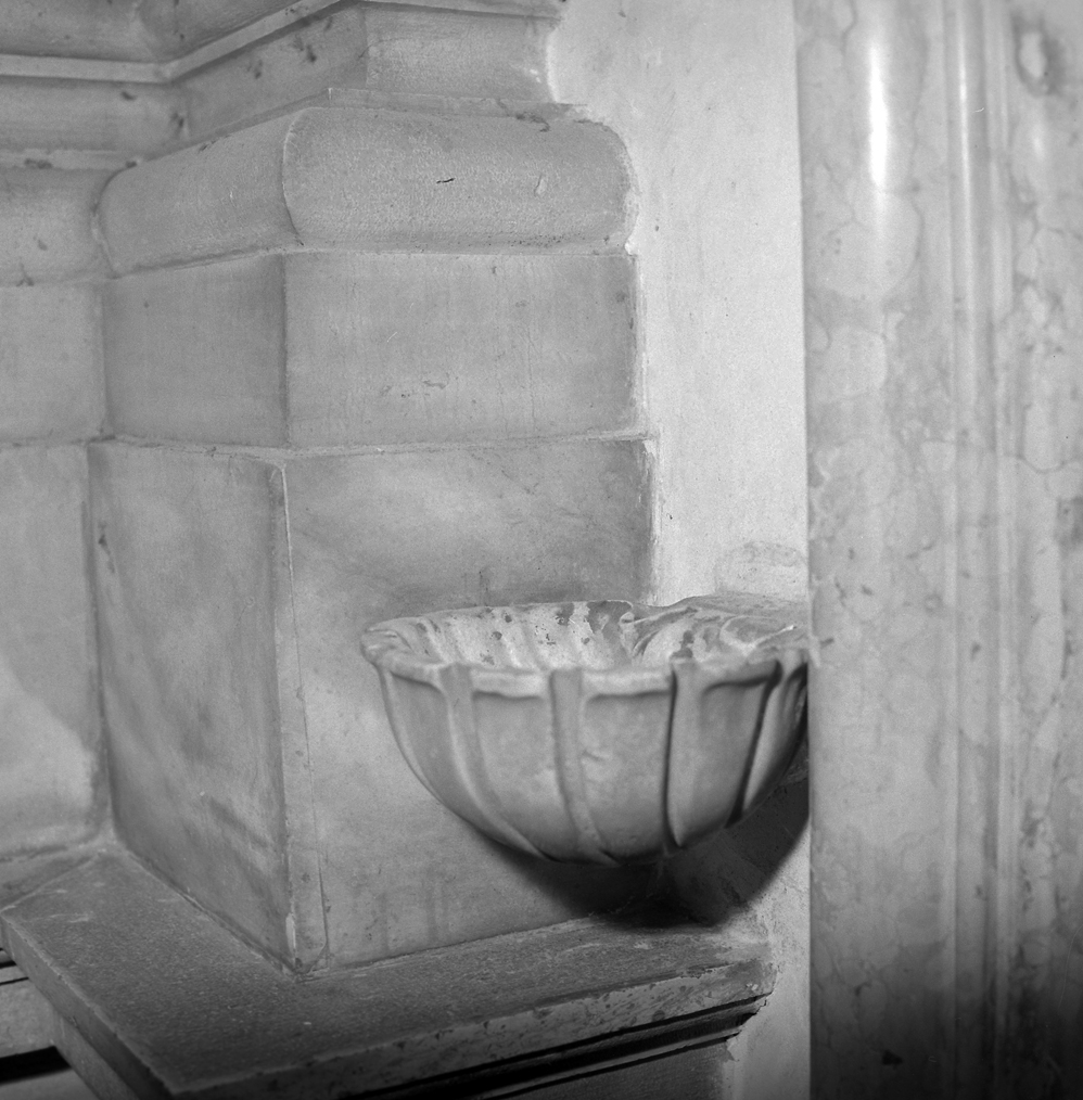 acquasantiera da parete - ambito veneziano (sec. XVIII)