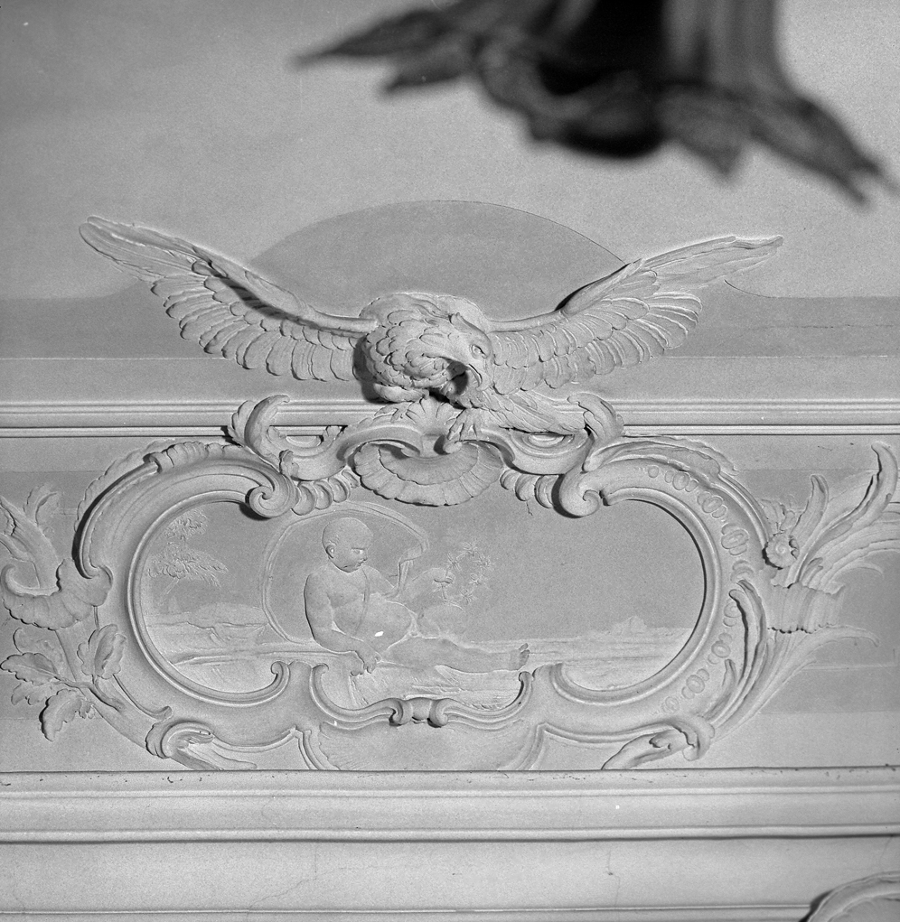 angelo con strumento della passione: corona di spine (decorazione plastica, elemento d'insieme) di Adami Antonio, Bravi M, Re Francesco (sec. XVIII)