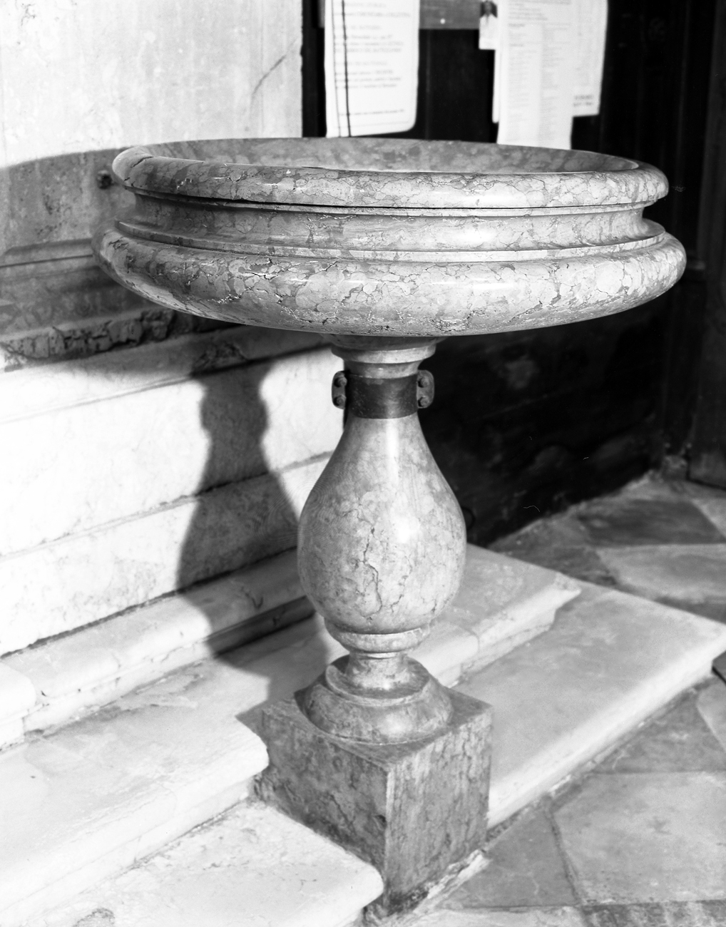 acquasantiera - a fusto, serie - ambito veneto (sec. XVII)