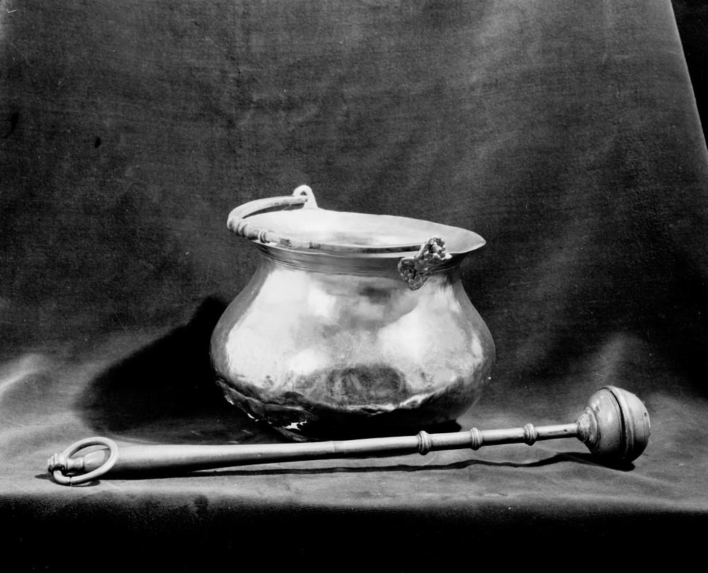 secchiello per l'acqua benedetta - bottega veneta (prima metà sec. XVIII)