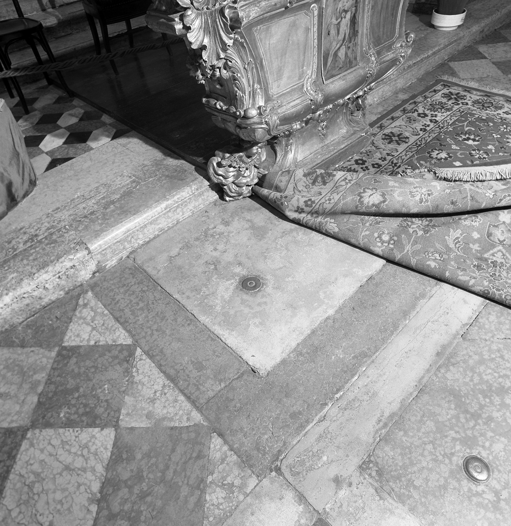 lapide tombale - ambito veneziano (sec. XVIII)