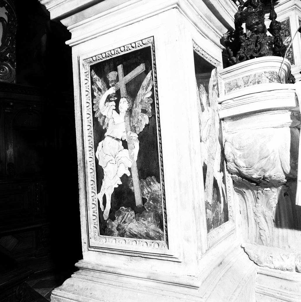 angelo con strumenti della passione (decorazione a intarsio) - ambito veneziano (seconda metà sec. XVII)