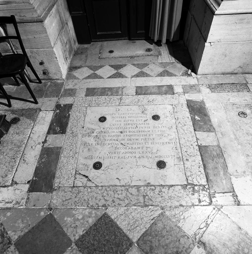 lapide tombale - ambito veneziano (sec. XVIII)