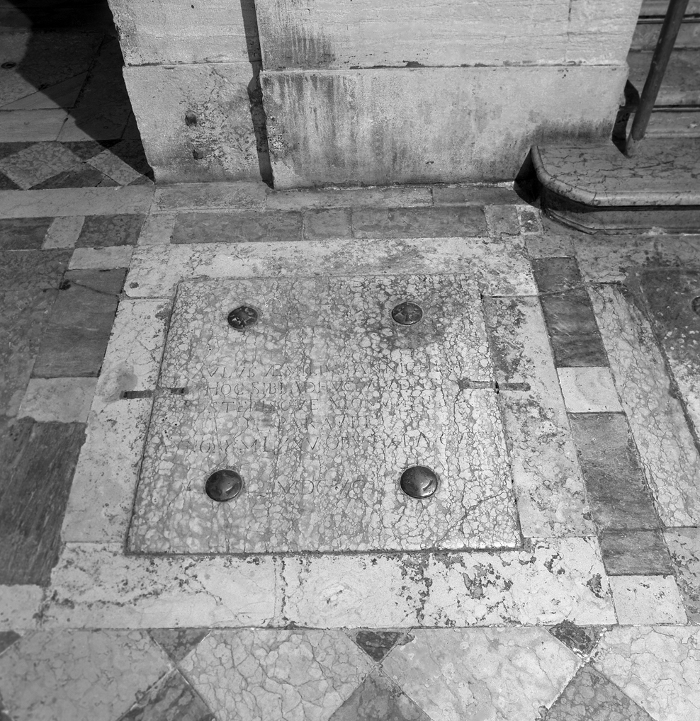 lapide tombale - ambito veneziano (sec. XVII)