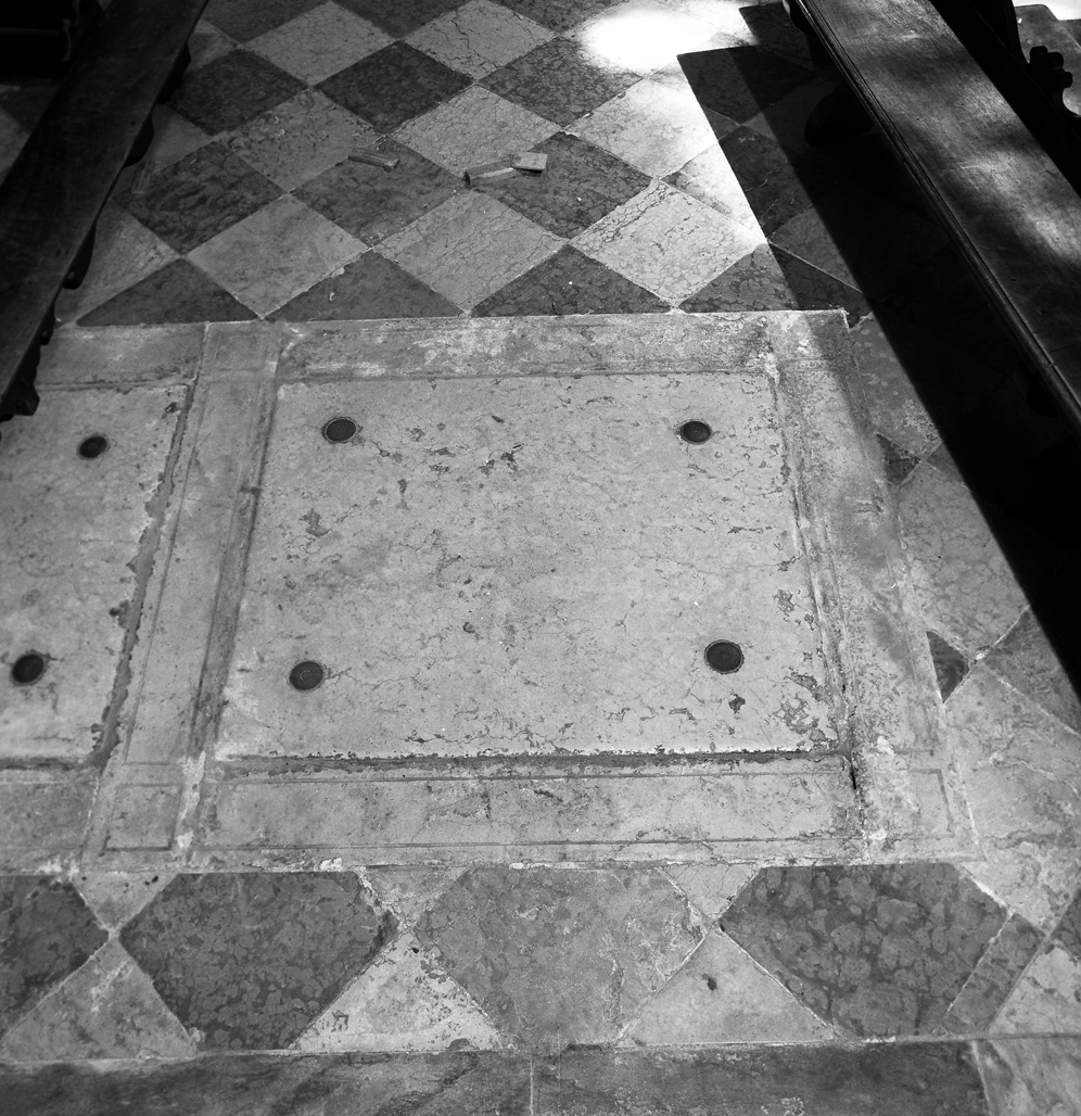 lapide tombale - ambito veneziano (sec. XVIII)