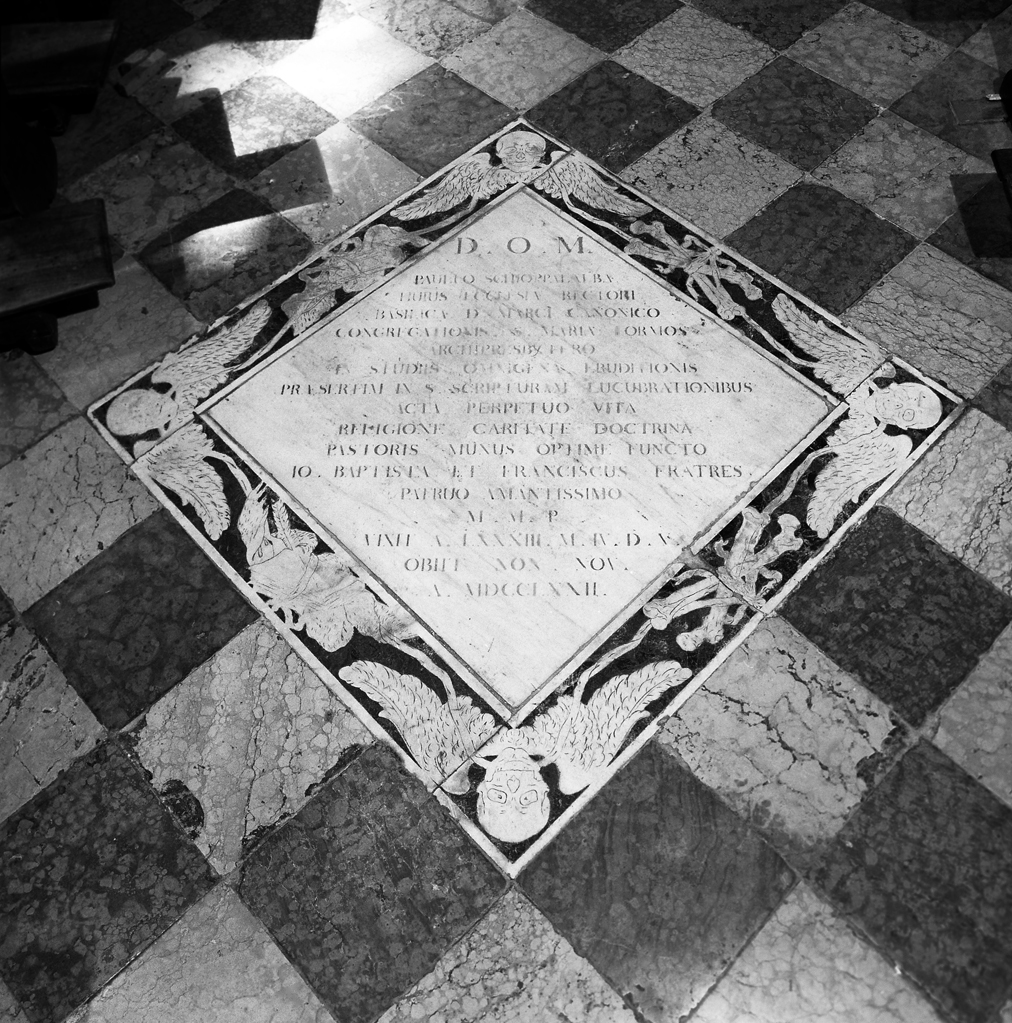 lapide tombale - ambito veneziano (sec. XVIII)