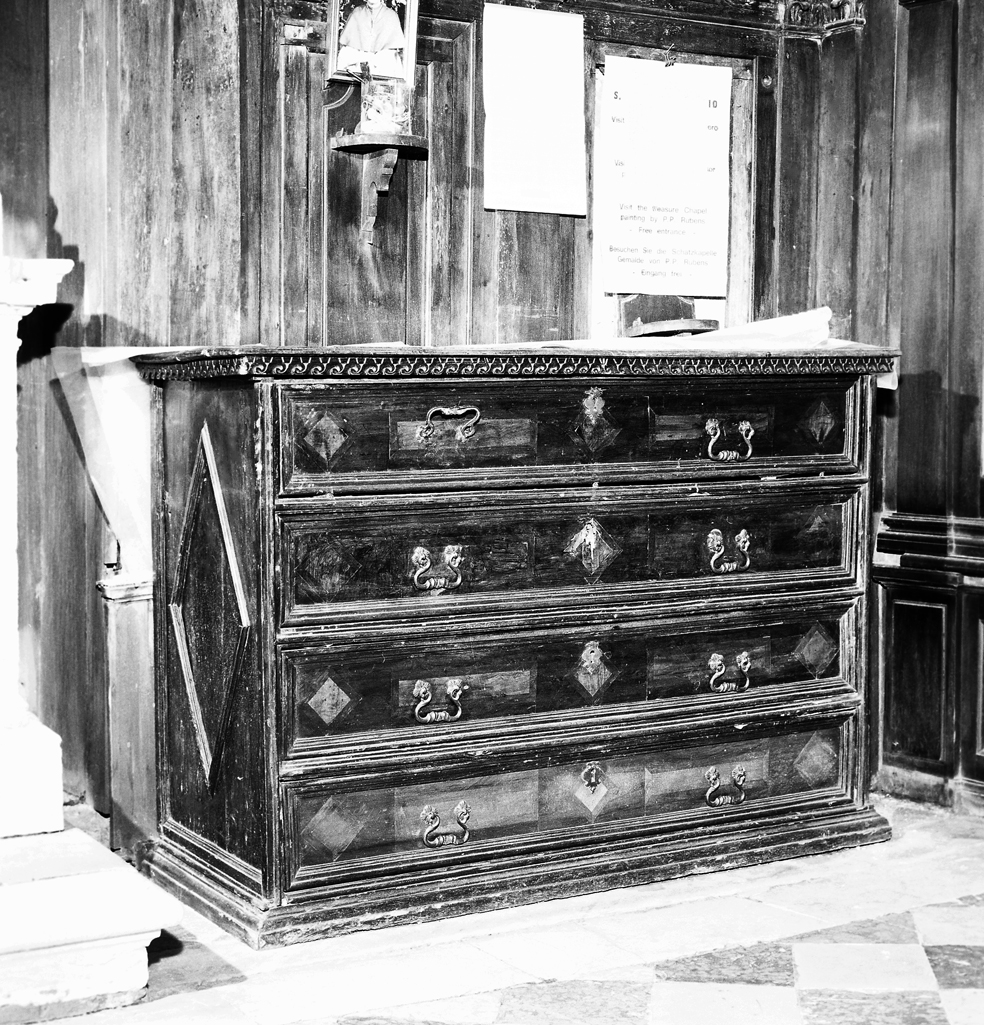 cassettone - ambito veneto (prima metà sec. XVIII)