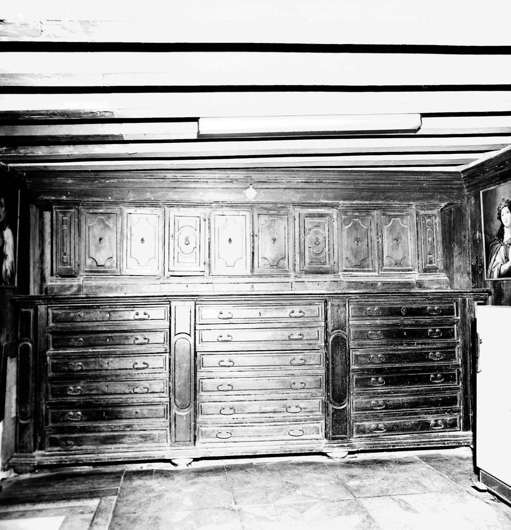 mobile da sacrestia con alzata - ambito veneto (seconda metà sec. XVIII)