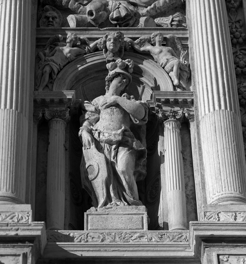 figura allegorica femminile (statua, elemento d'insieme) di Sardi Giuseppe (sec. XVII)