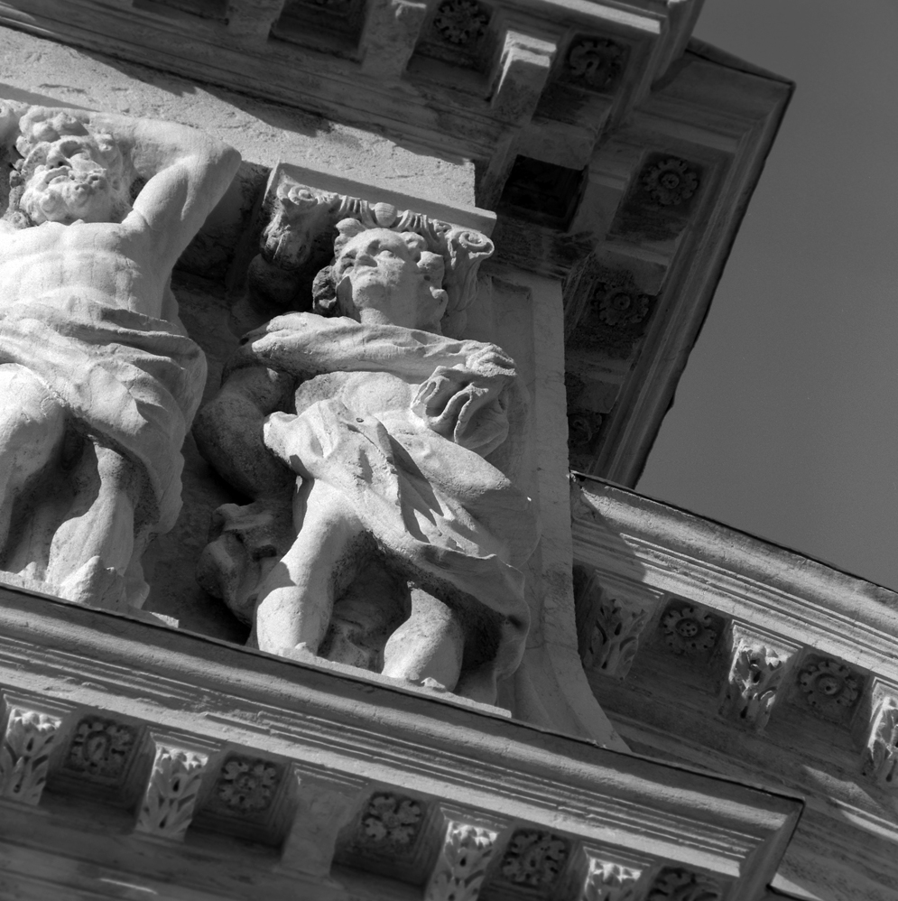 telamone (rilievo, elemento d'insieme) di Sardi Giuseppe (sec. XVII)