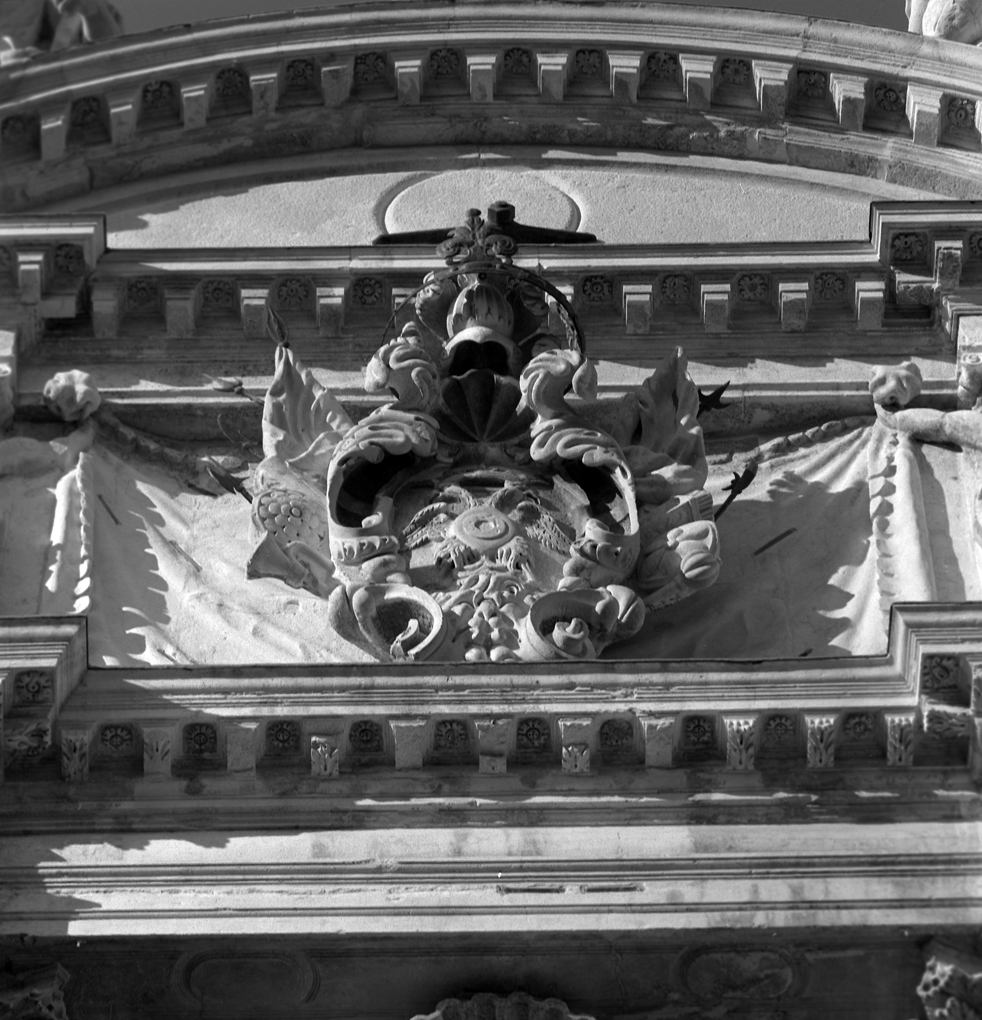 Impresa della famiglia Barbaro (rilievo, elemento d'insieme) di Sardi Giuseppe (sec. XVII)