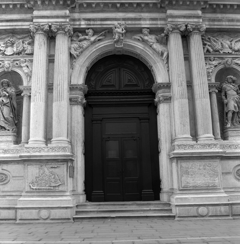 portale, elemento d'insieme di Sardi Giuseppe (sec. XVII)