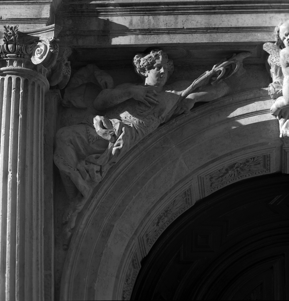 figura allegorica femminile (statua, elemento d'insieme) di Sardi Giuseppe (sec. XVII)