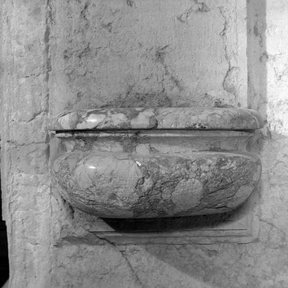 acquasantiera da parete - ambito veneziano (sec. XVII)