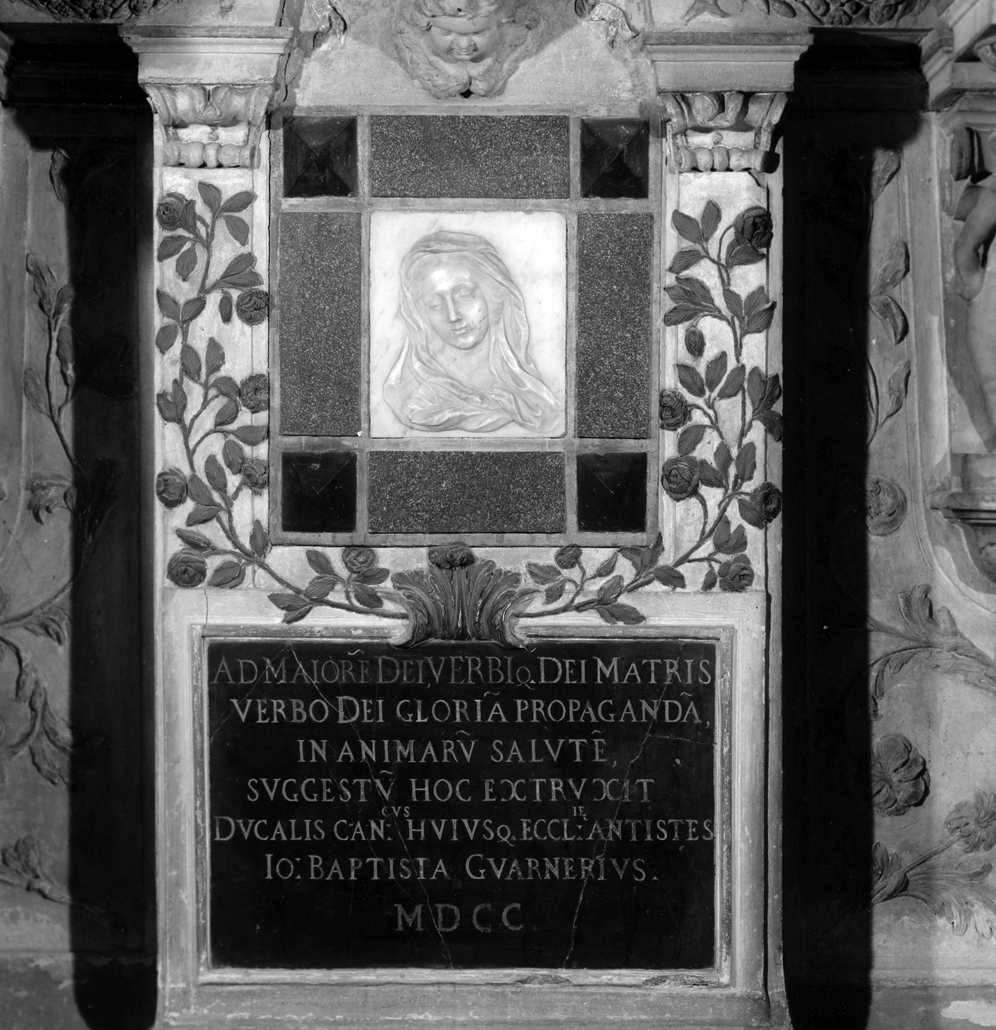ritratto della Madonna (rilievo, insieme) - ambito veneto (sec. XVIII)