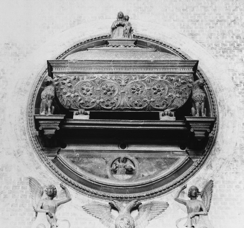 urna, elemento d'insieme - ambito veneziano (sec. XV)