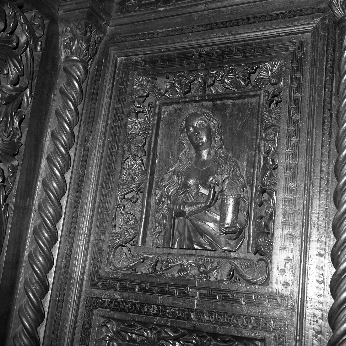 Santa Maria Maddalena (rilievo, elemento d'insieme) di Cozzi Marco (sec. XV)