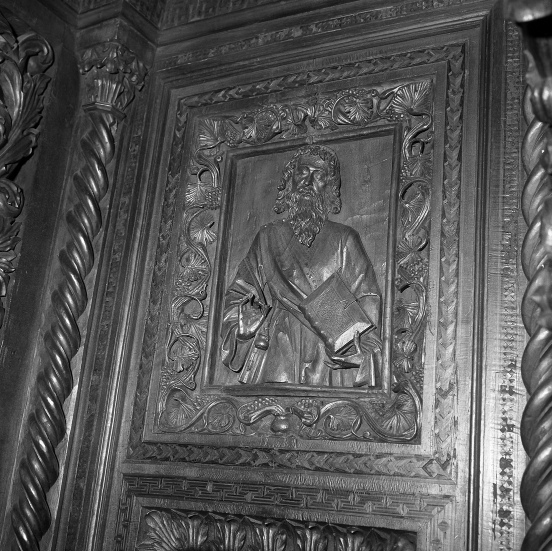 Santa (rilievo, elemento d'insieme) di Cozzi Marco (sec. XV)