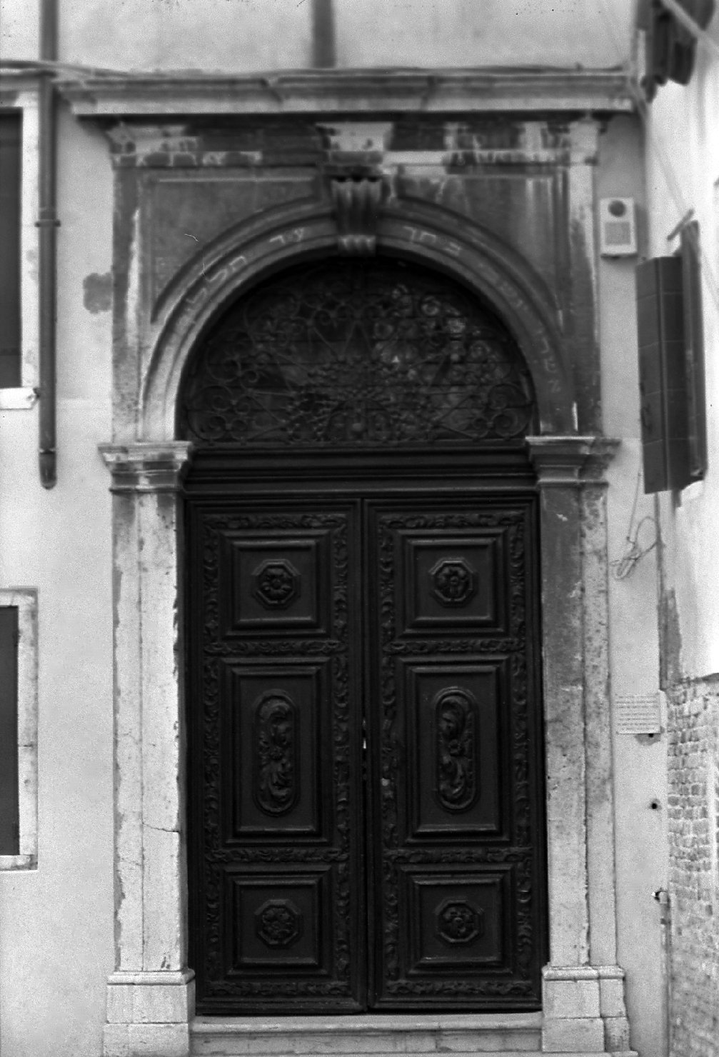 portone - a due battenti - bottega veneta (sec. XVII)