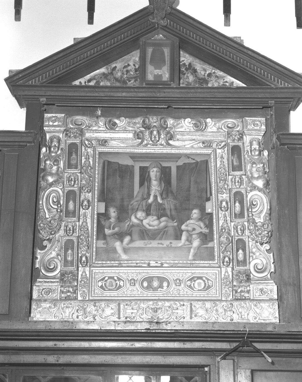 Madonna con Bambino e angeli (dipinto, opera isolata) di Vivarini Alvise (attribuito) (fine sec. XV)