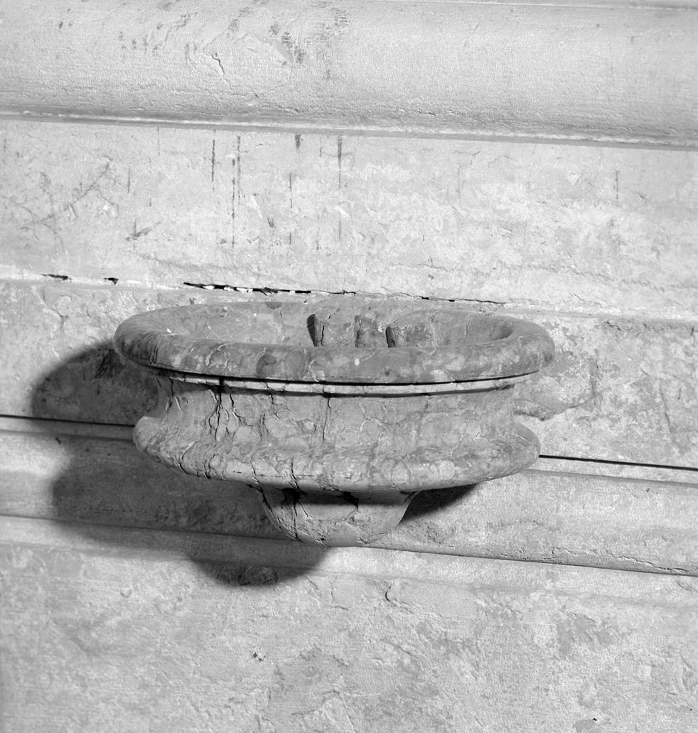 acquasantiera pensile - ambito veneto (sec. XVIII)