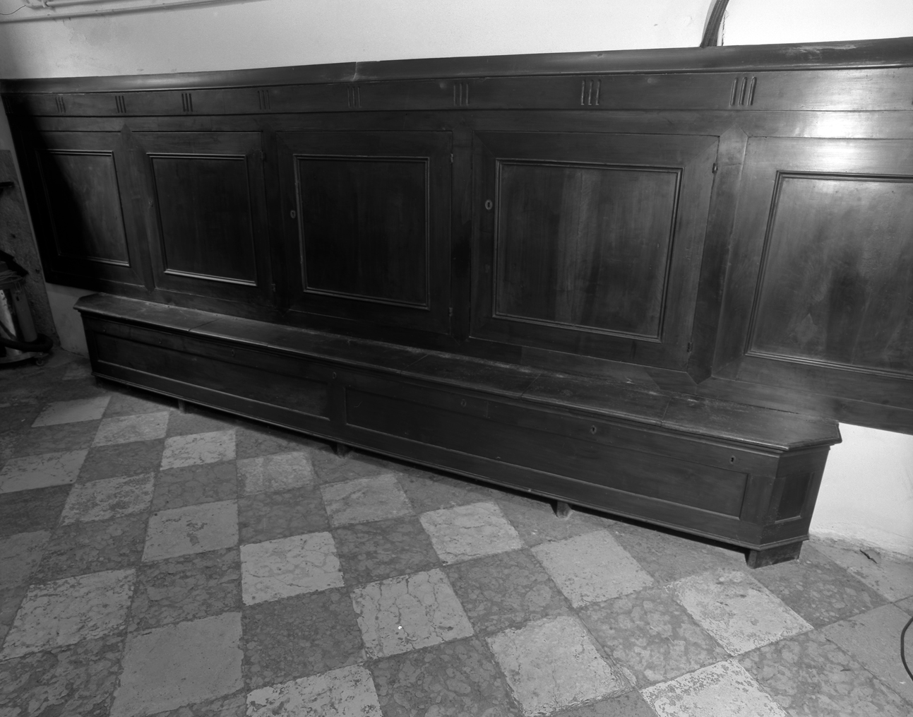 cassapanca - bottega veneta (seconda metà sec. XIX)