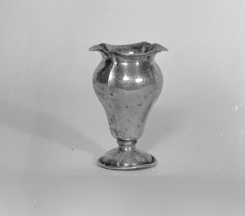 vasetto - bottega veneta (prima metà sec. XX)