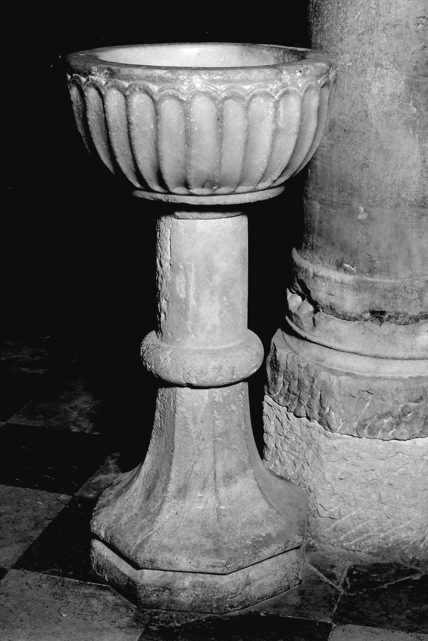 acquasantiera - a fusto - ambito veneziano (sec. XVI)