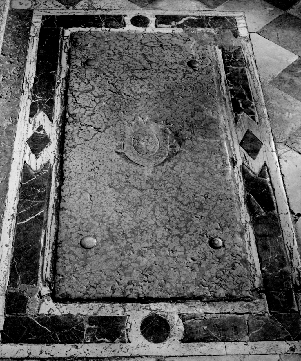 lastra tombale - ambito veneziano (sec. XVIII)