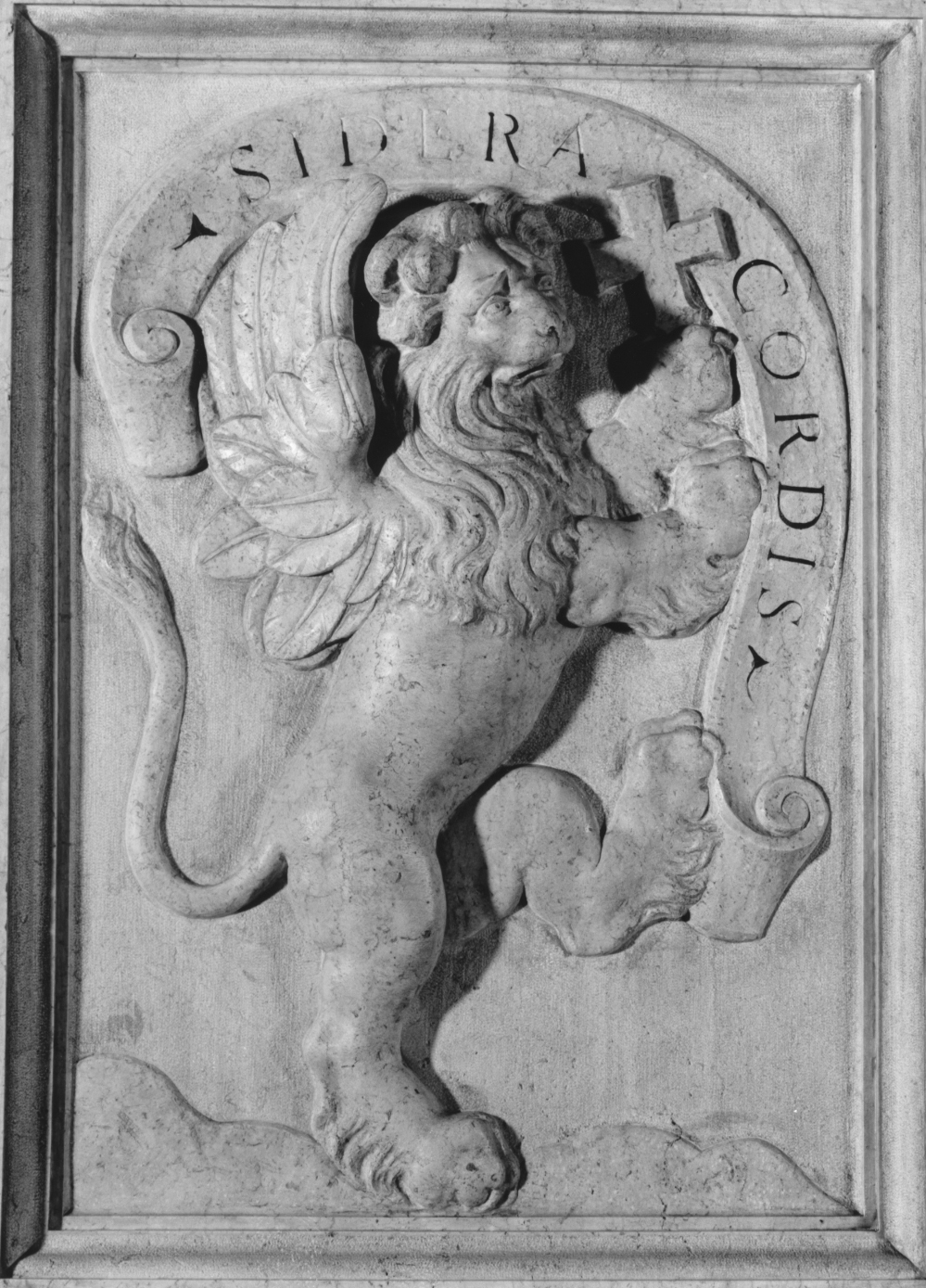 leone rampante (rilievo, elemento d'insieme) di Smeraldi Francesco detto Fracà (inizio sec. XVII)