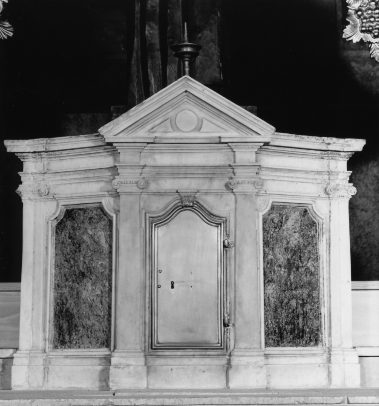 tabernacolo - a frontale architettonico, elemento d'insieme - ambito veneziano (prima metà sec. XX)