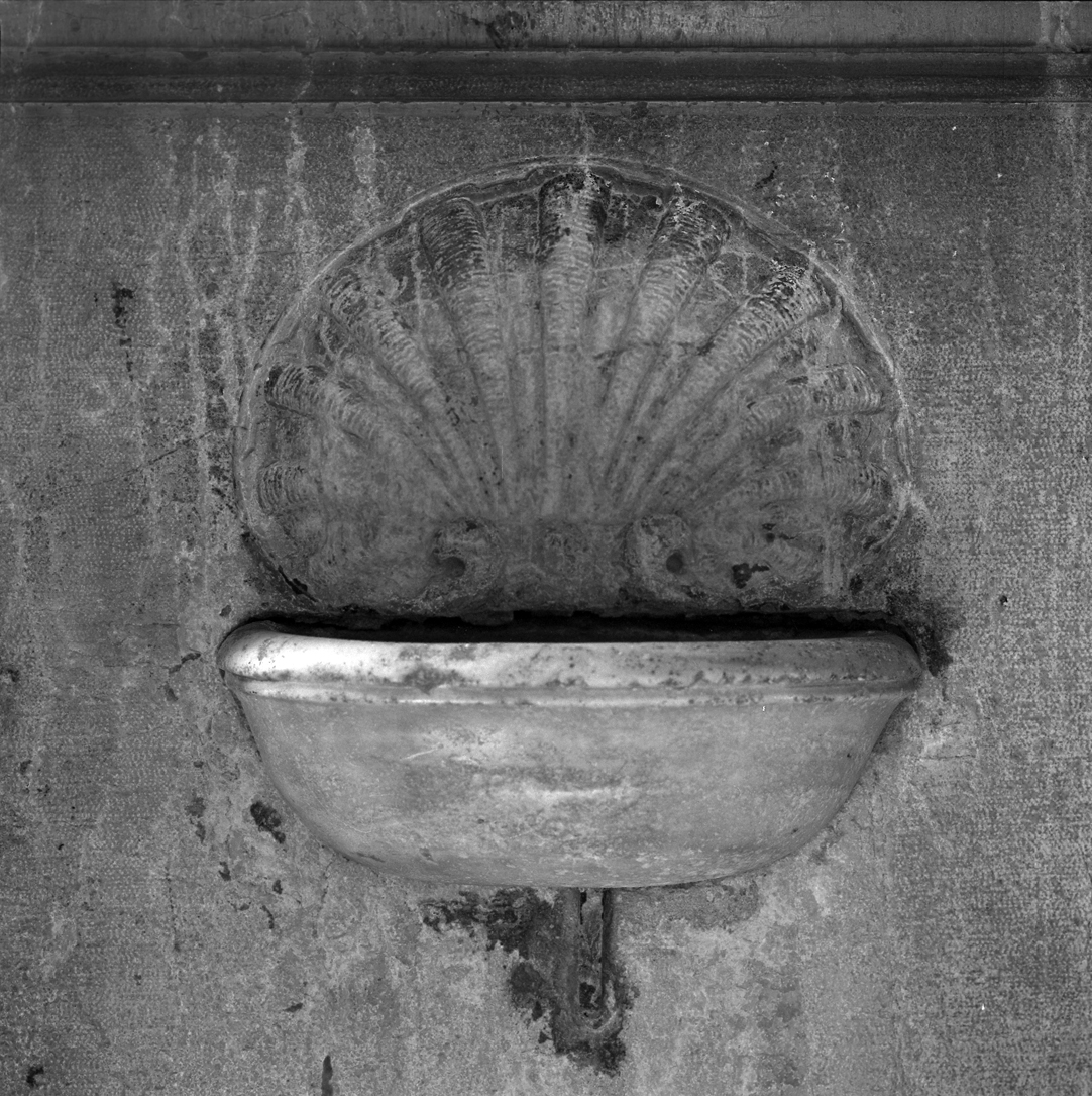 acquasantiera da parete - ambito veneto (secc. XVI/ XVII)