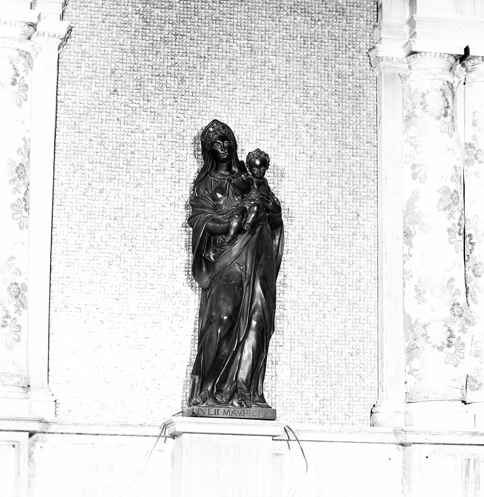 Madonna con Bambino (statua) di Del Moro Giulio (sec. XVI)