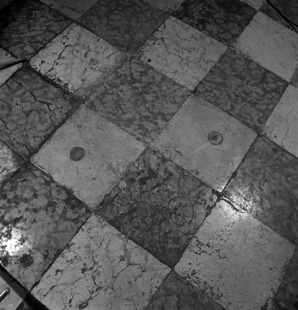 lapide tombale - ambito veneziano (secc. XVII/ XVIII)