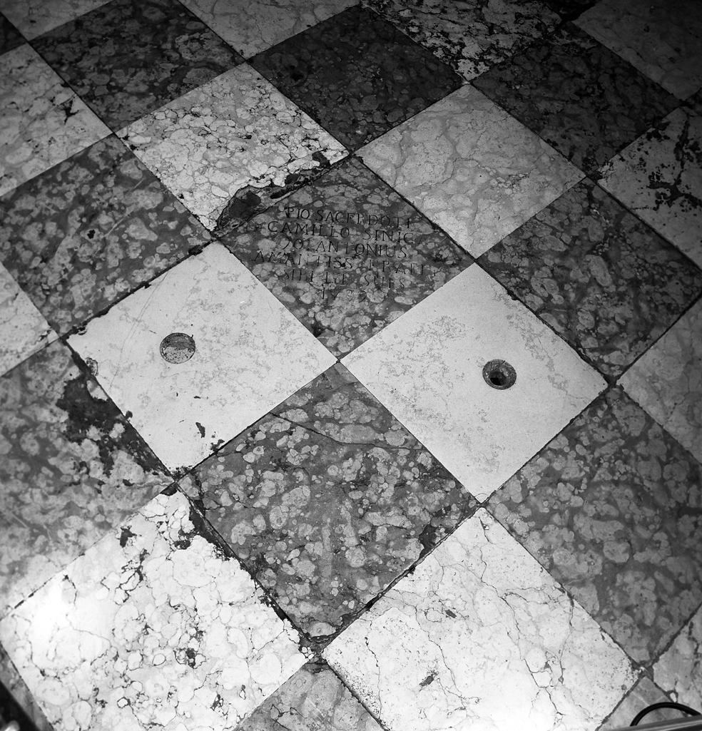 lapide tombale - ambito veneziano (sec. XVIII)