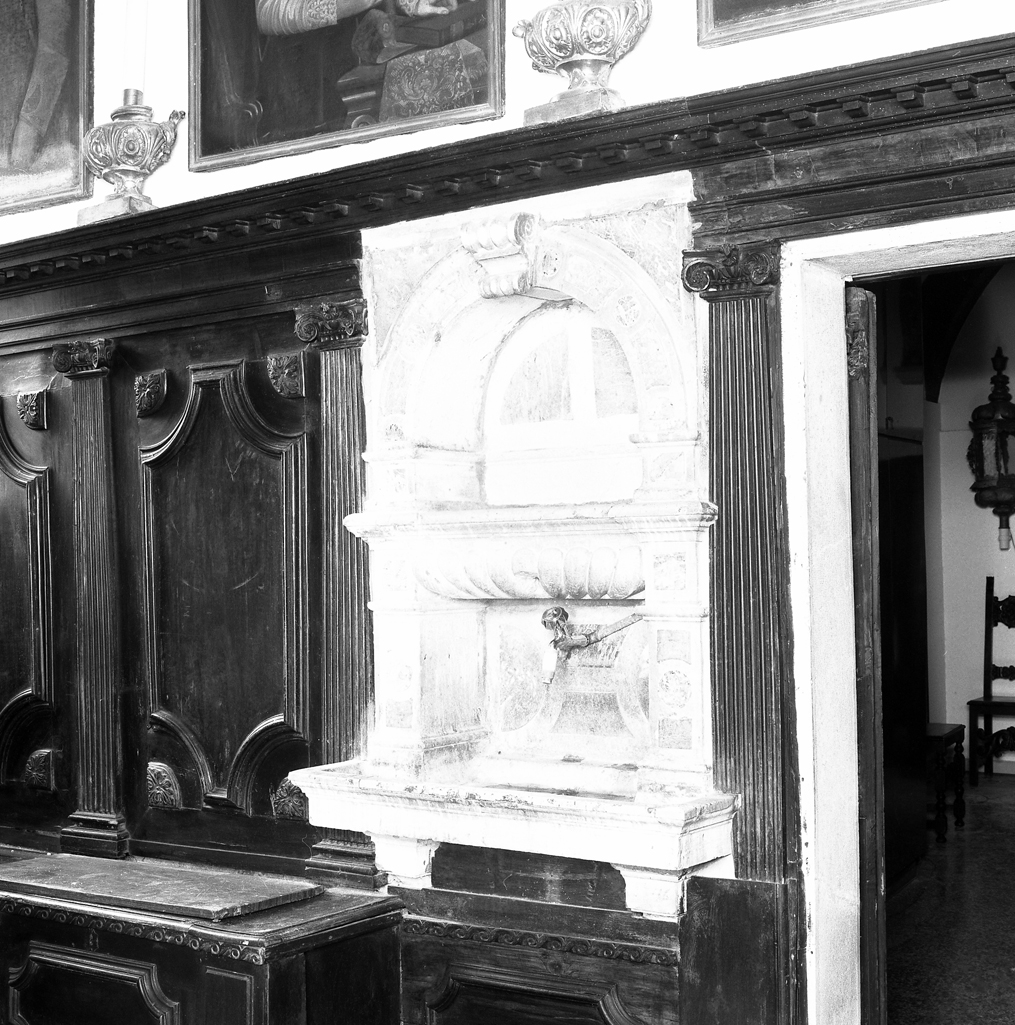 lavabo da sacrestia - ambito veneziano (sec. XVI)